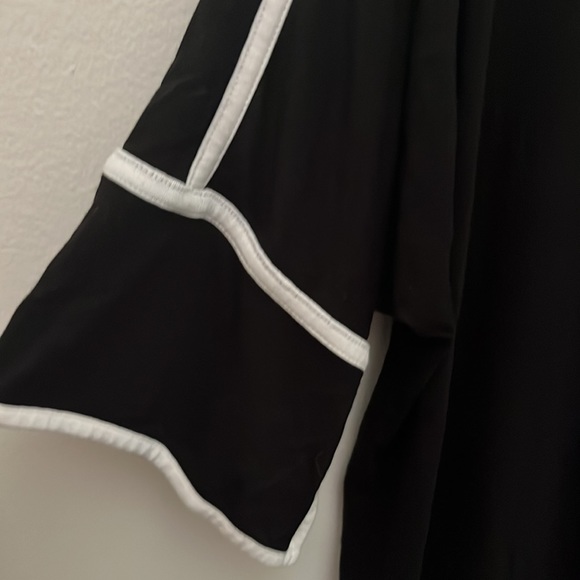 Cable and Gauge black and white top - Picture 2 of 5